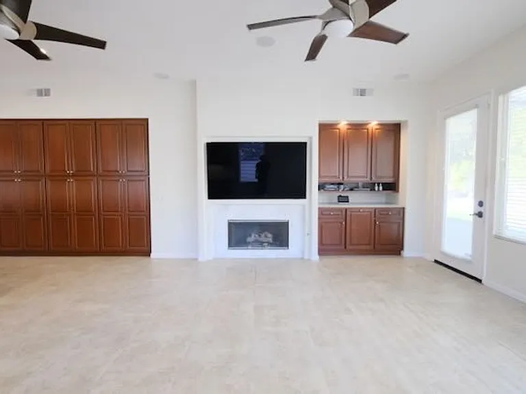 701 Loma Adria — Photo 15