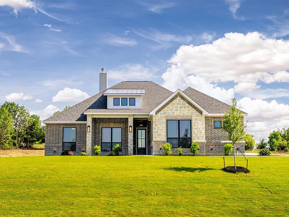 1st image of 104 Oak Meadow Ln
