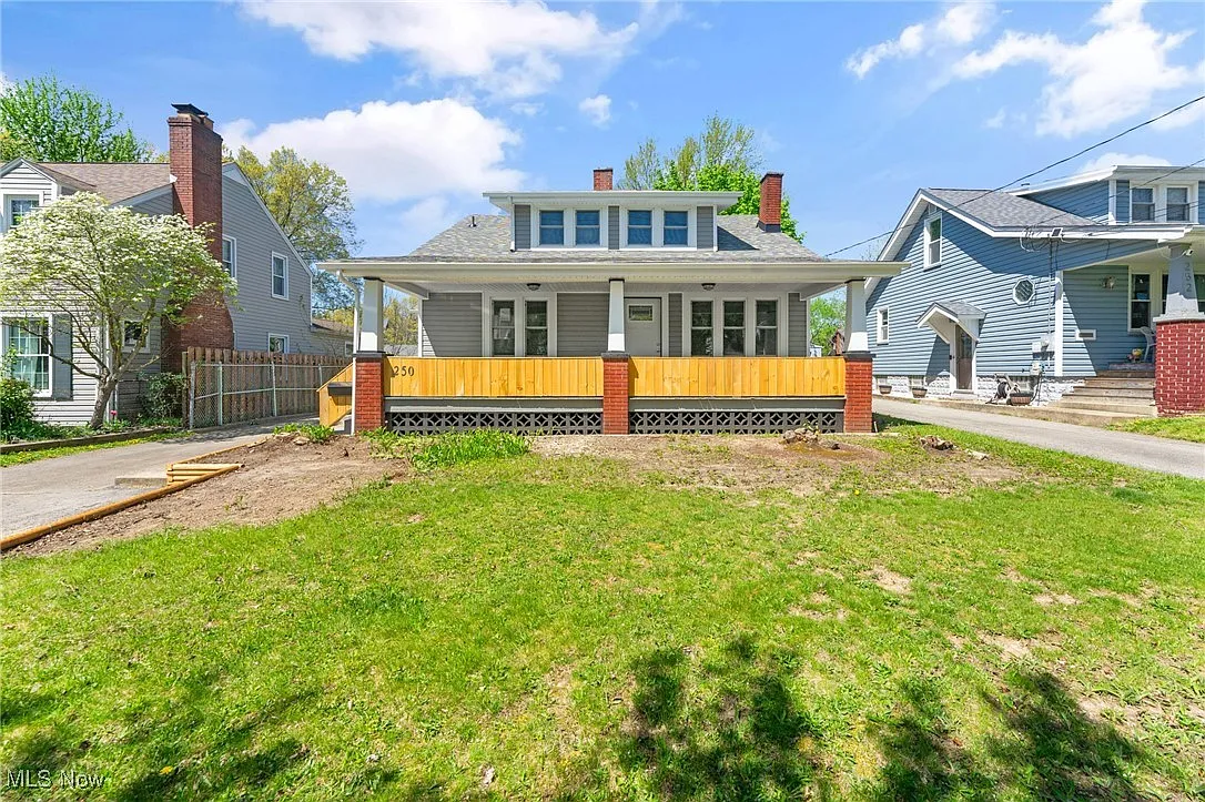 250 Erskine Ave photo 1