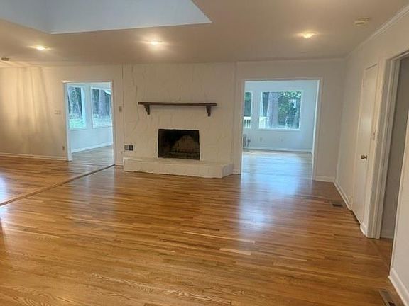 2nd image of 2397 Sunset Dr