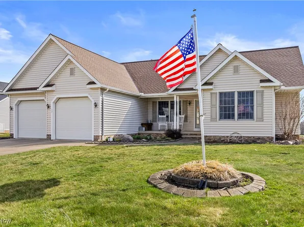 17 W Maple Dr, Seville, OH 44273