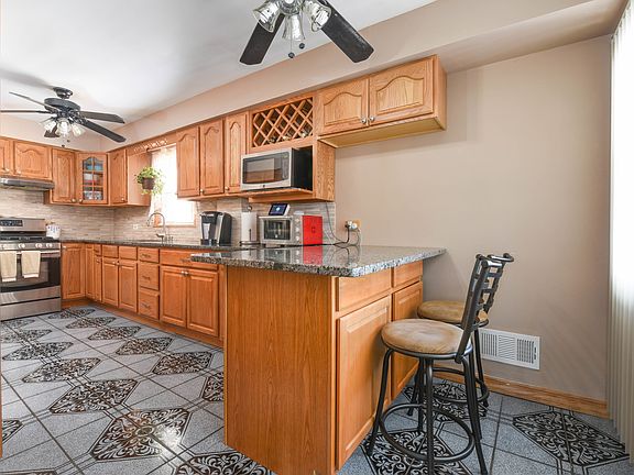 5th image of 2715 N Newcastle Ave