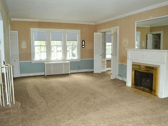 5th image of 1048 Summit Ave