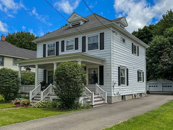 3rd image of 107 Pioneer St
