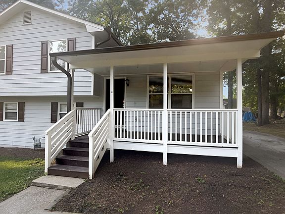 5th image of 141 Hemlock Cir
