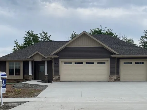 1438 Crossroads Dr, De Pere, WI 54115