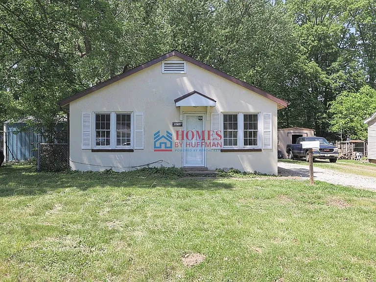 1713 Hawthorne Ave — Photo 1