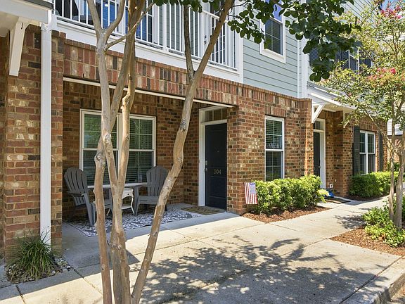 3rd image of 656 Coleman Blvd Unit 304