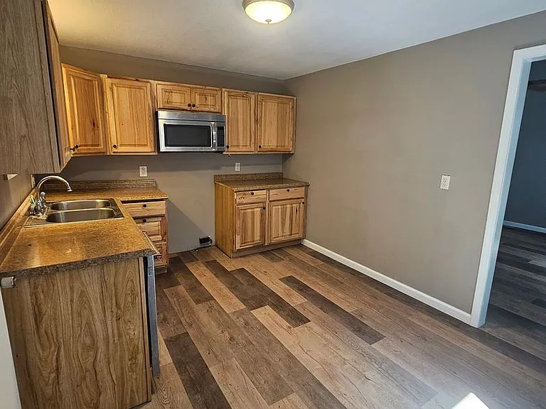 1030 W Scott St — Photo 5