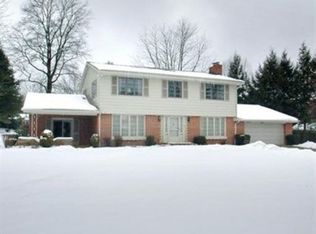 916 Country Club Dr, Greensburg, PA 15601