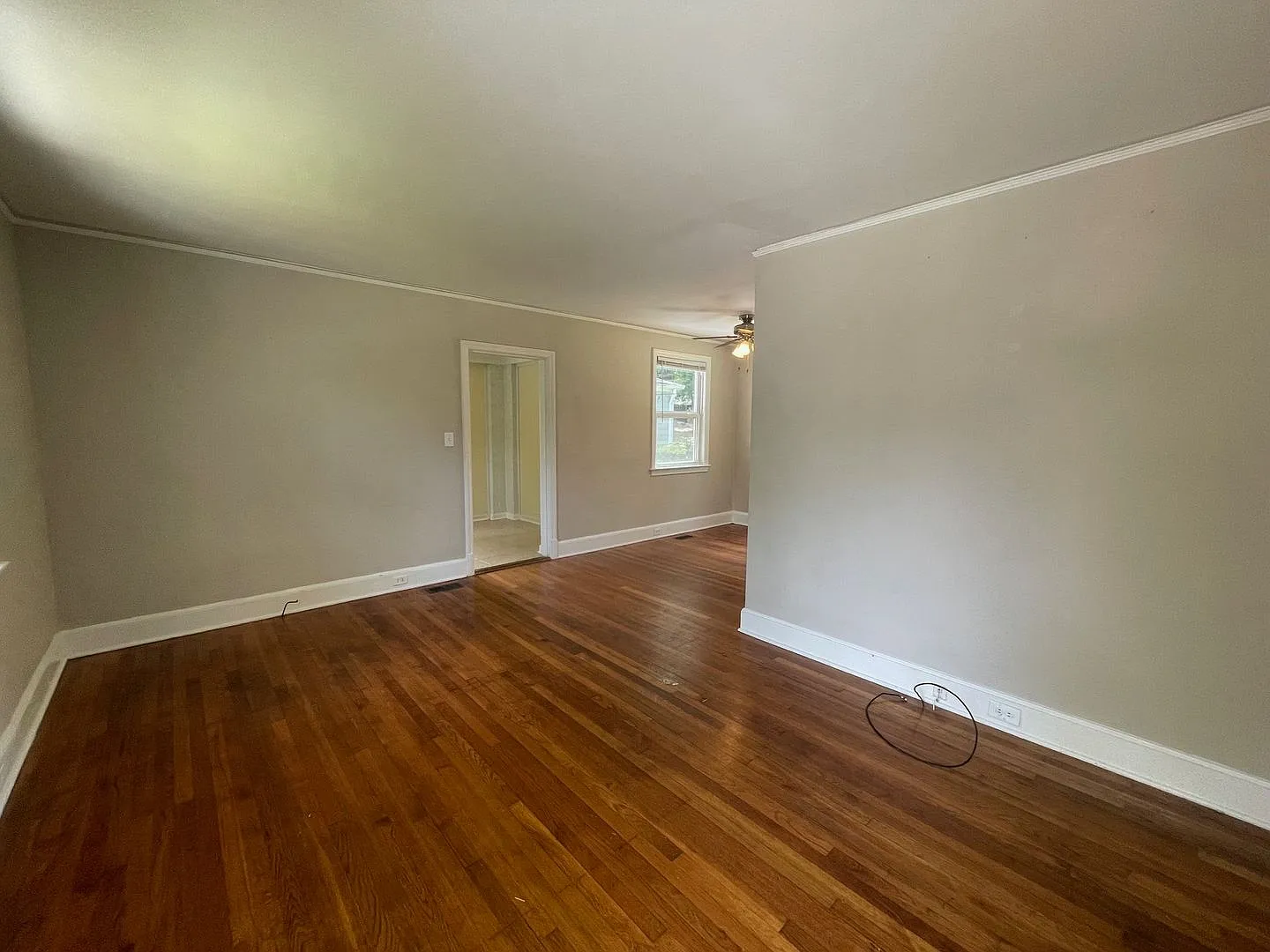 2 Bedroom 1 Bath Bungalow in Rosewood — Photo 2