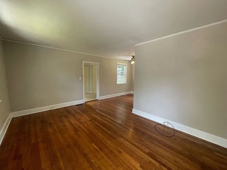 709 Elm Ave — Photo 2