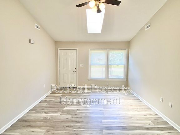 4th image of 39 Whites Ln #A