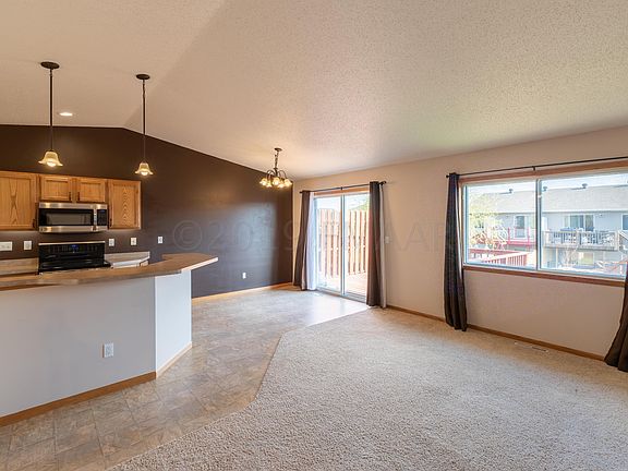 3rd image of 1139 42nd Ave W