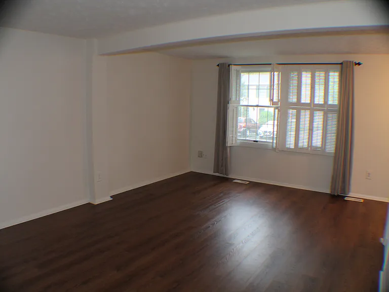 LIVING / DINING