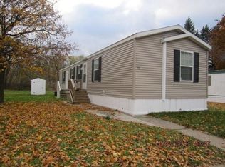 112 Parkbrook St SE, Grand Rapids, MI 49548