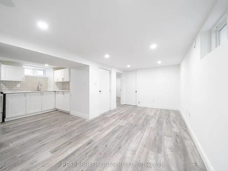 12 Villa Rd #BASEMENT — Photo 15