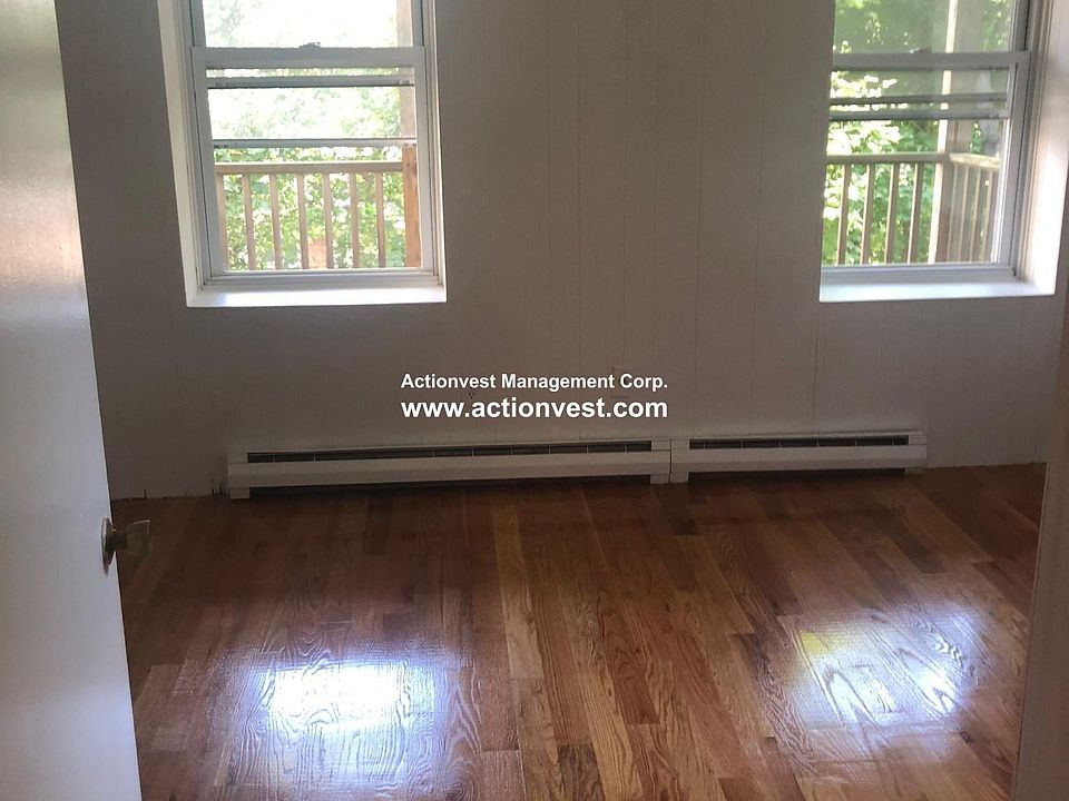 2nd image of 199 Strathmore Rd #U4