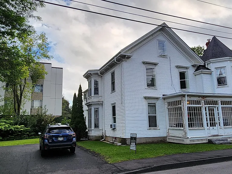 Exterior Of 5 Unit Building. Conveniently Located 2 Blocks From Downtown Rockland Main Street.
Locally Owned And Managed.