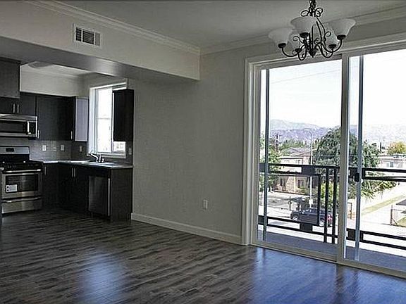 3rd image of 6851 Laurel Canyon Blvd APT 10