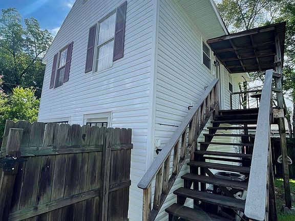 2nd image of 239 1/2 E Prospect St
