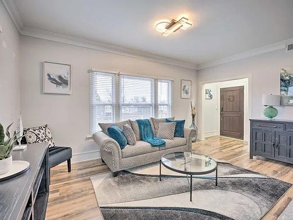3rd image of 1005 E Long St Unit D