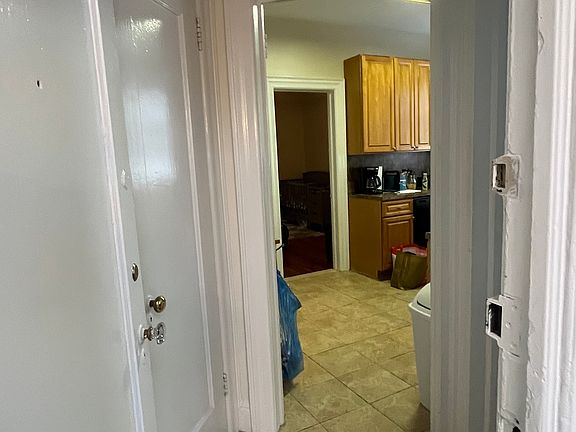 4th image of 25-36 42nd St #B