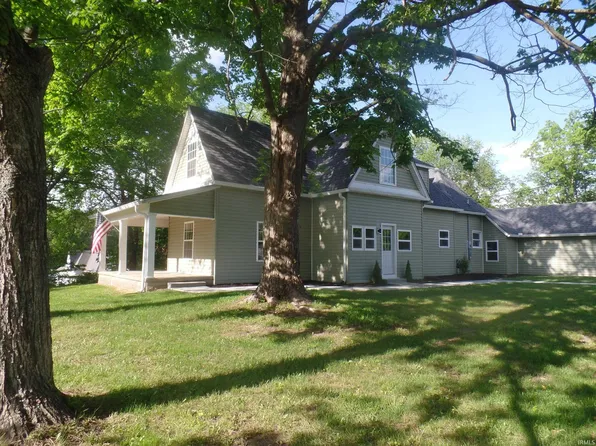 19 S Lester St, Bloomfield, IN 47424