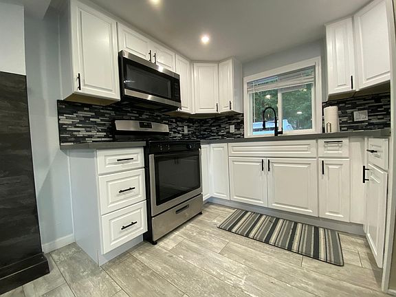 3rd image of 253 Fir St