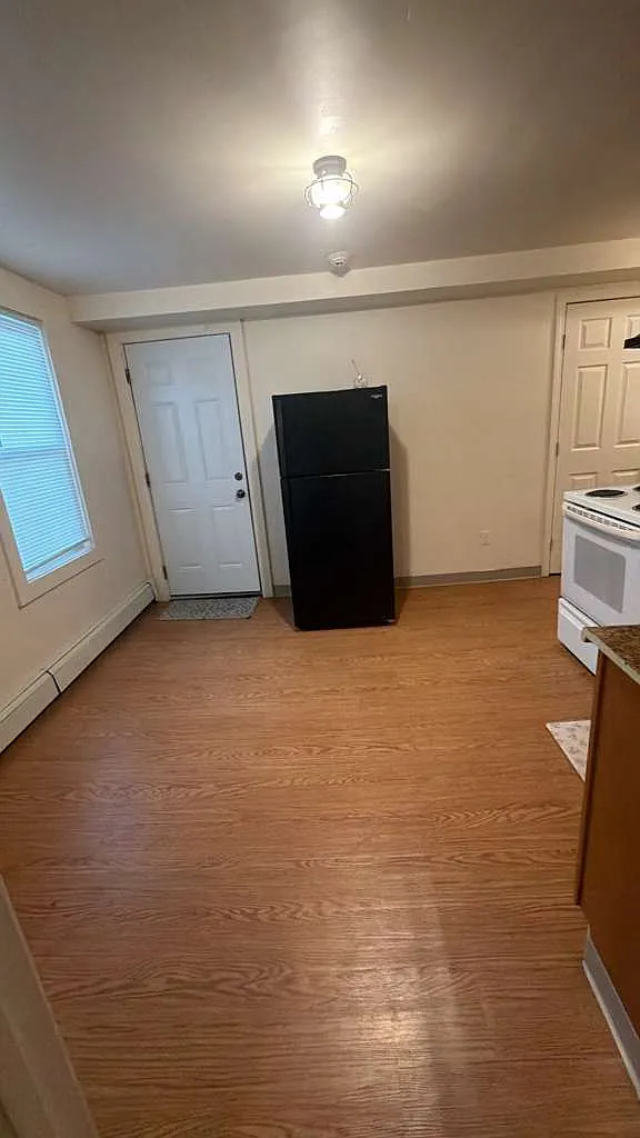 1 bed, $1,300 — Photo 2
