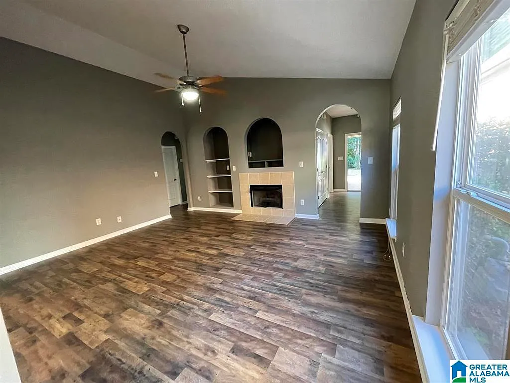 3 bed, 2.0 bath, $2,400 — Photo 3