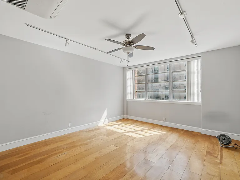 24 Buttles Ave — Photo 8