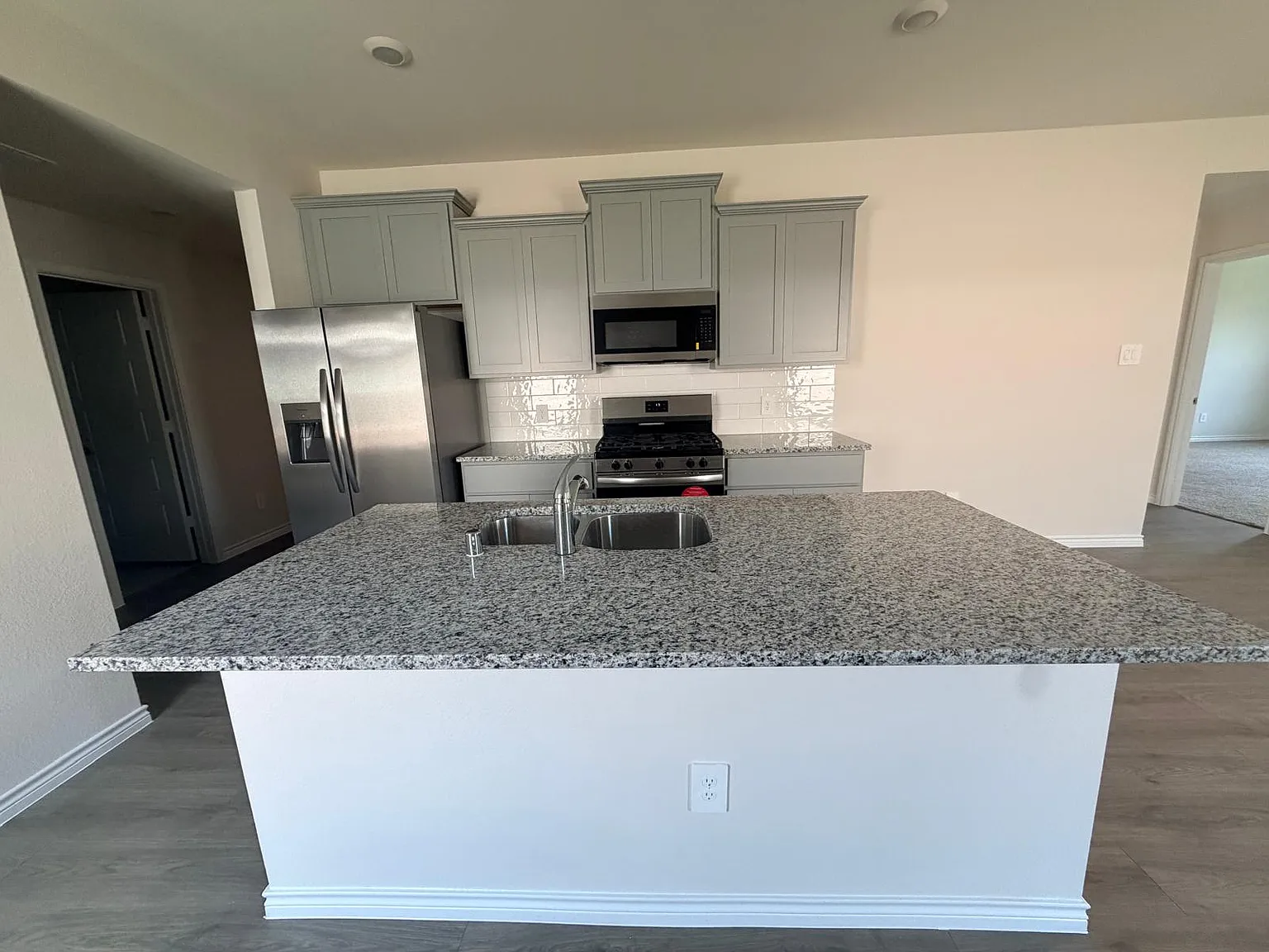 3 bed, 1559 sqft, $1,895 — Photo 2