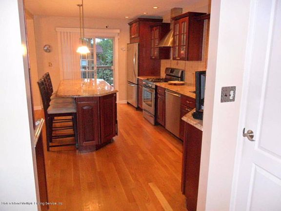 3rd image of 79 Cotter Ave