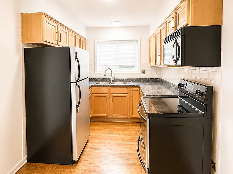 1404 W Estes Ave #2A — Photo 3