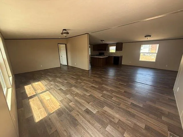 5 bed, 3.0 bath, 2768 sqft, $2,200 — Photo 3