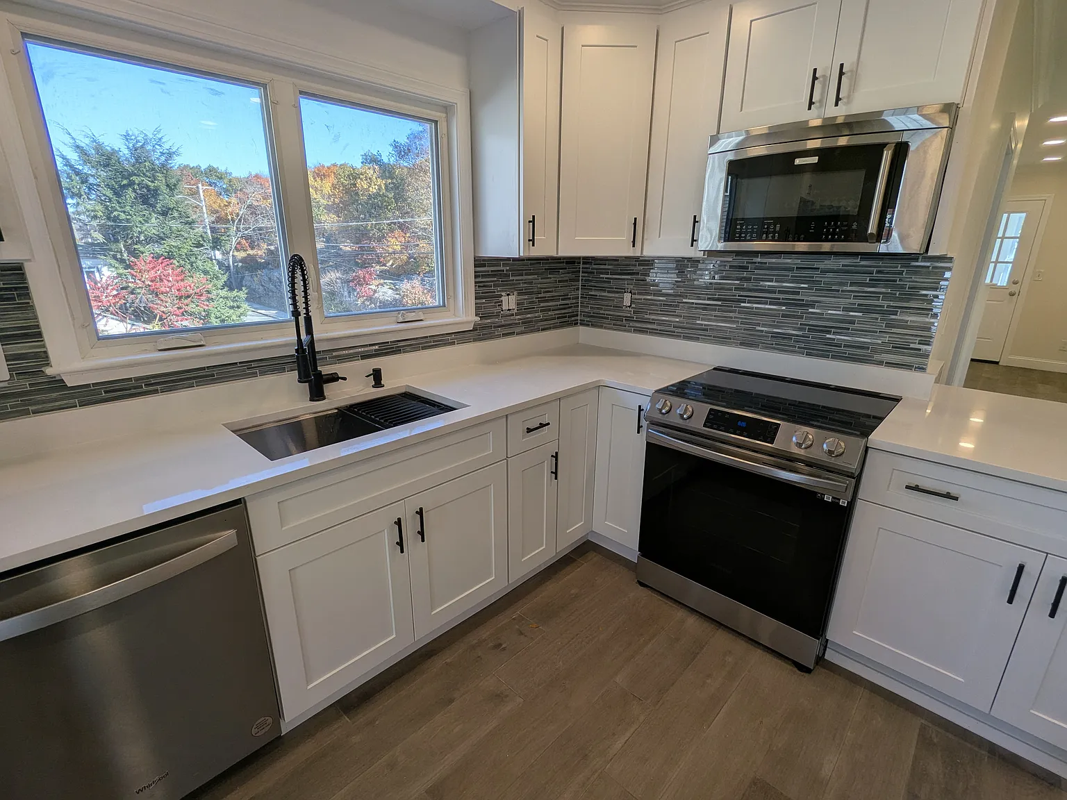 5 bed, 2.5 bath, 2050 sqft, $4,500 — Photo 4