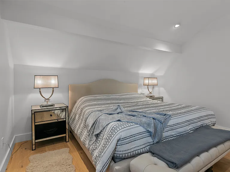 109 Carroll Ave — Photo 38
