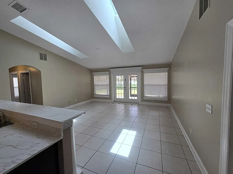 2026 SW Cranberry St — Photo 5