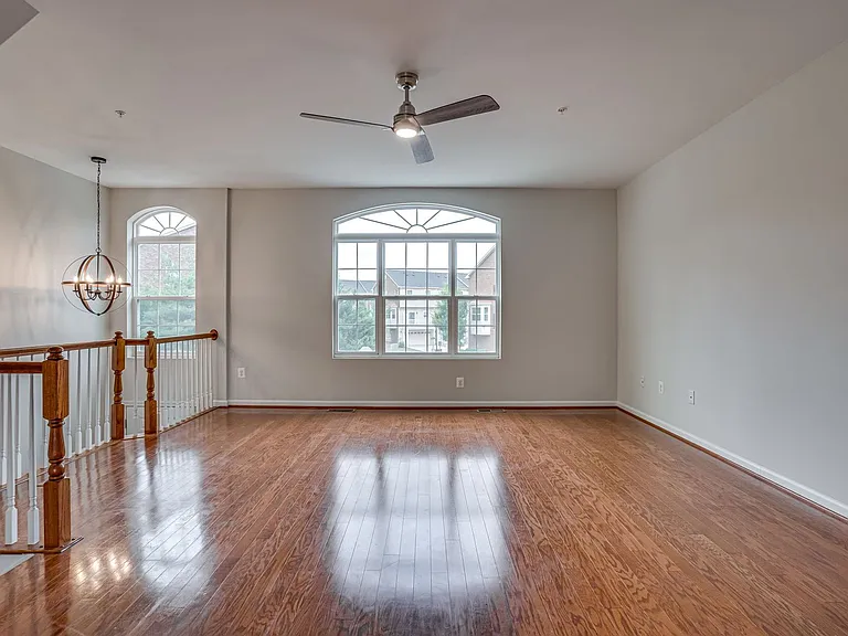 2895 Sedgemore Pl — Photo 2