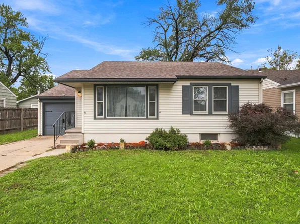 202 W 25th Ave, Hutchinson, KS 67502