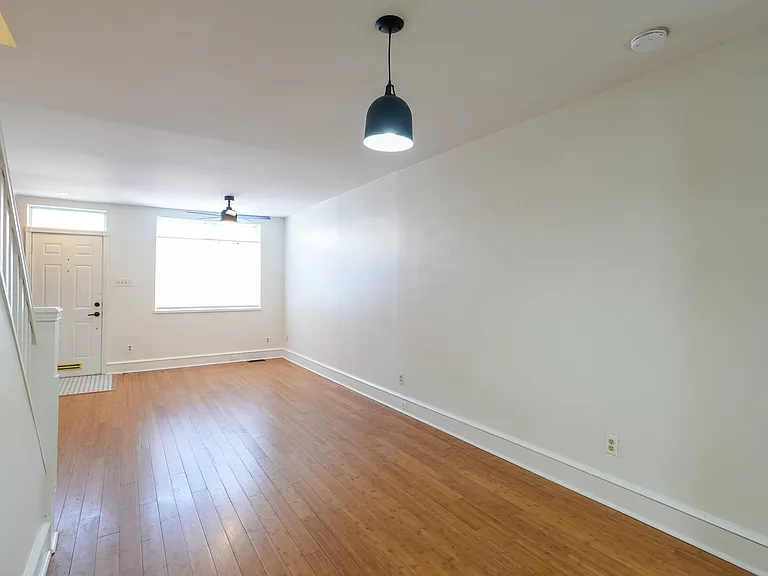 1631 S Clarion St — Photo 5