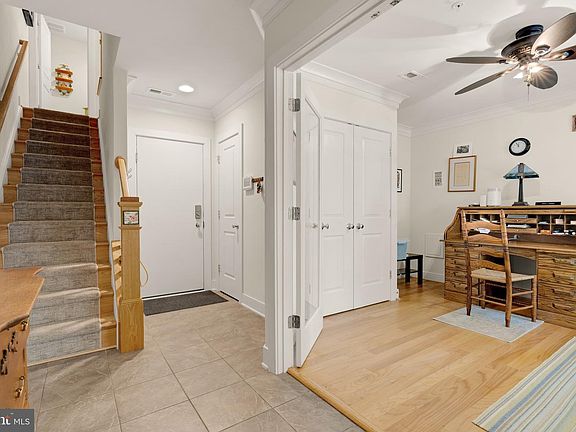 3rd image of 1011 3rd Pl SE