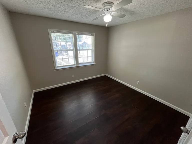 11303 Trail Ln — Photo 14
