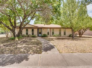 212 Vanderbilt Ln, Waxahachie, TX 75165