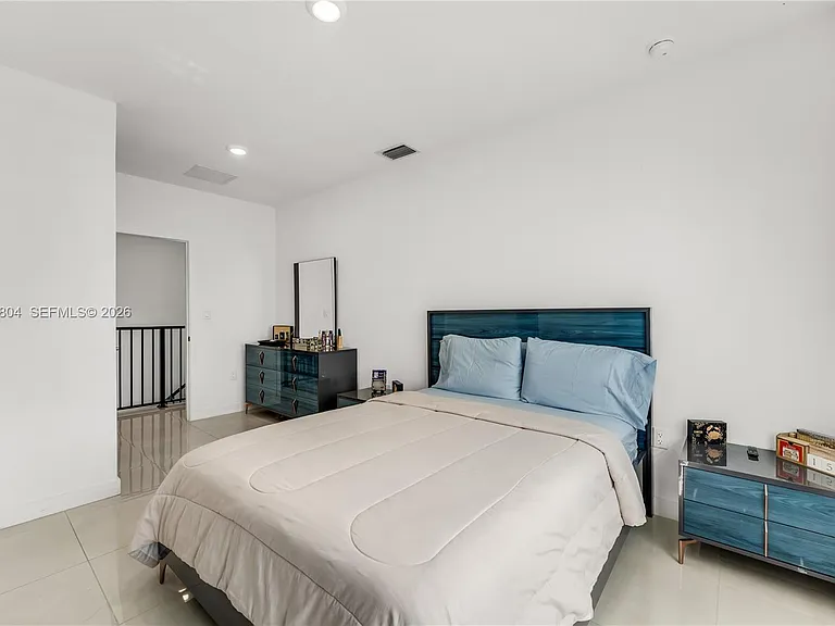 1164 NW 2nd St — Photo 18