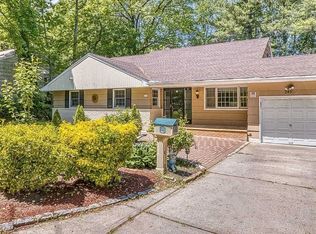 245 Shoreward Dr, Great Neck, NY 11021