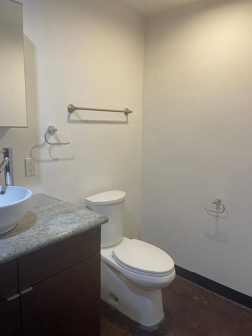 Trendy Loft Living Near The Arts District! — Photo 3
