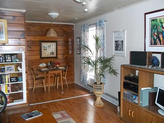 Neat little dining area