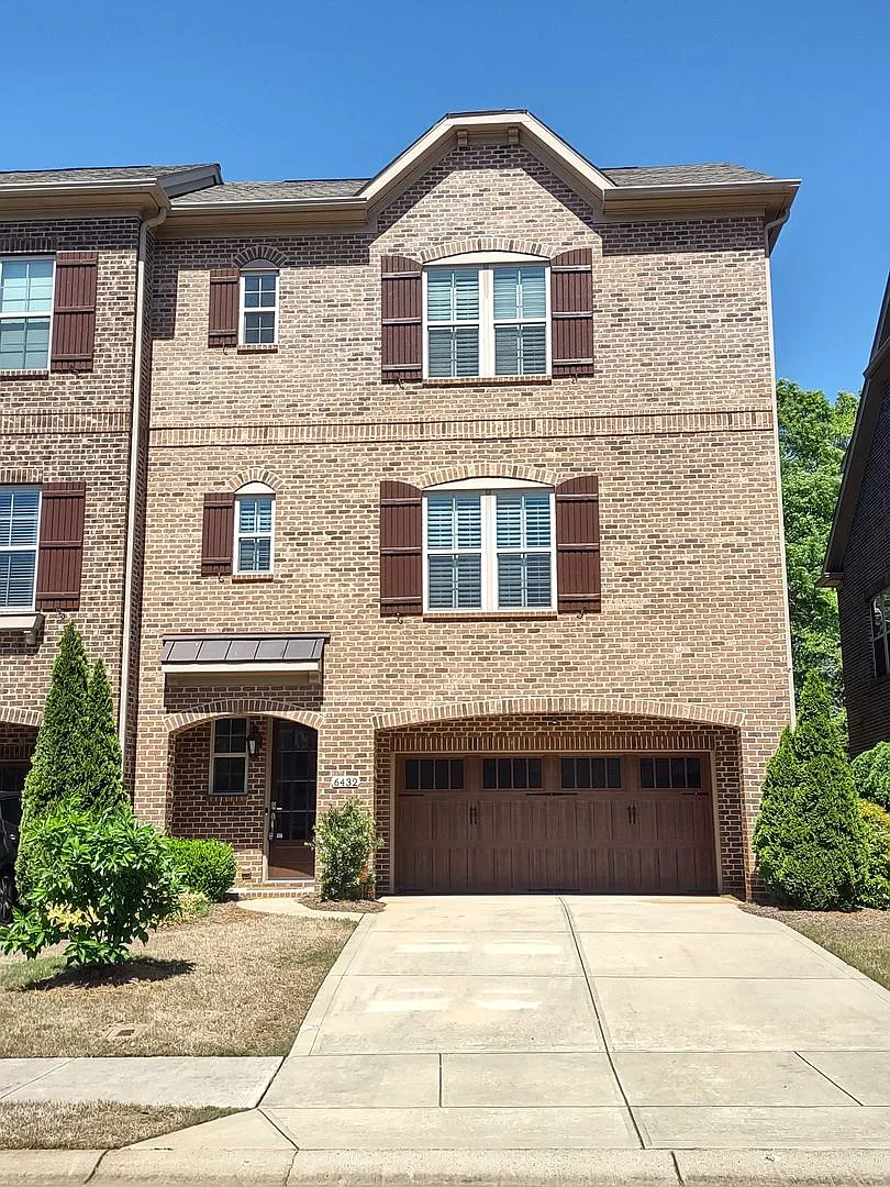 Luxury Townhome Available in Fairway Row Community! — Photo 1